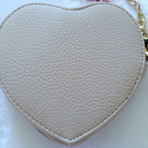 Juicy🍊 Couture "Can't Tame Her" Heart❤ Zip Around Coin🪙 Purse - NWT - Picture 12 of 14